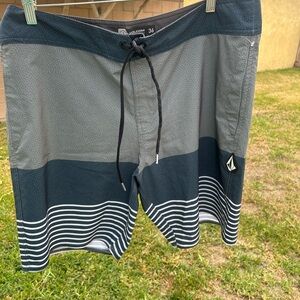 Volcom Men's Gray & Black Striped Board Shorts